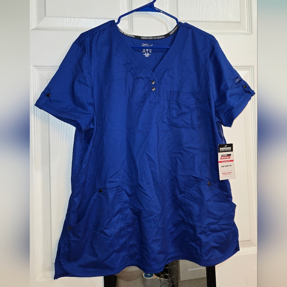 NWT Dickies Snap Front Scrub Top